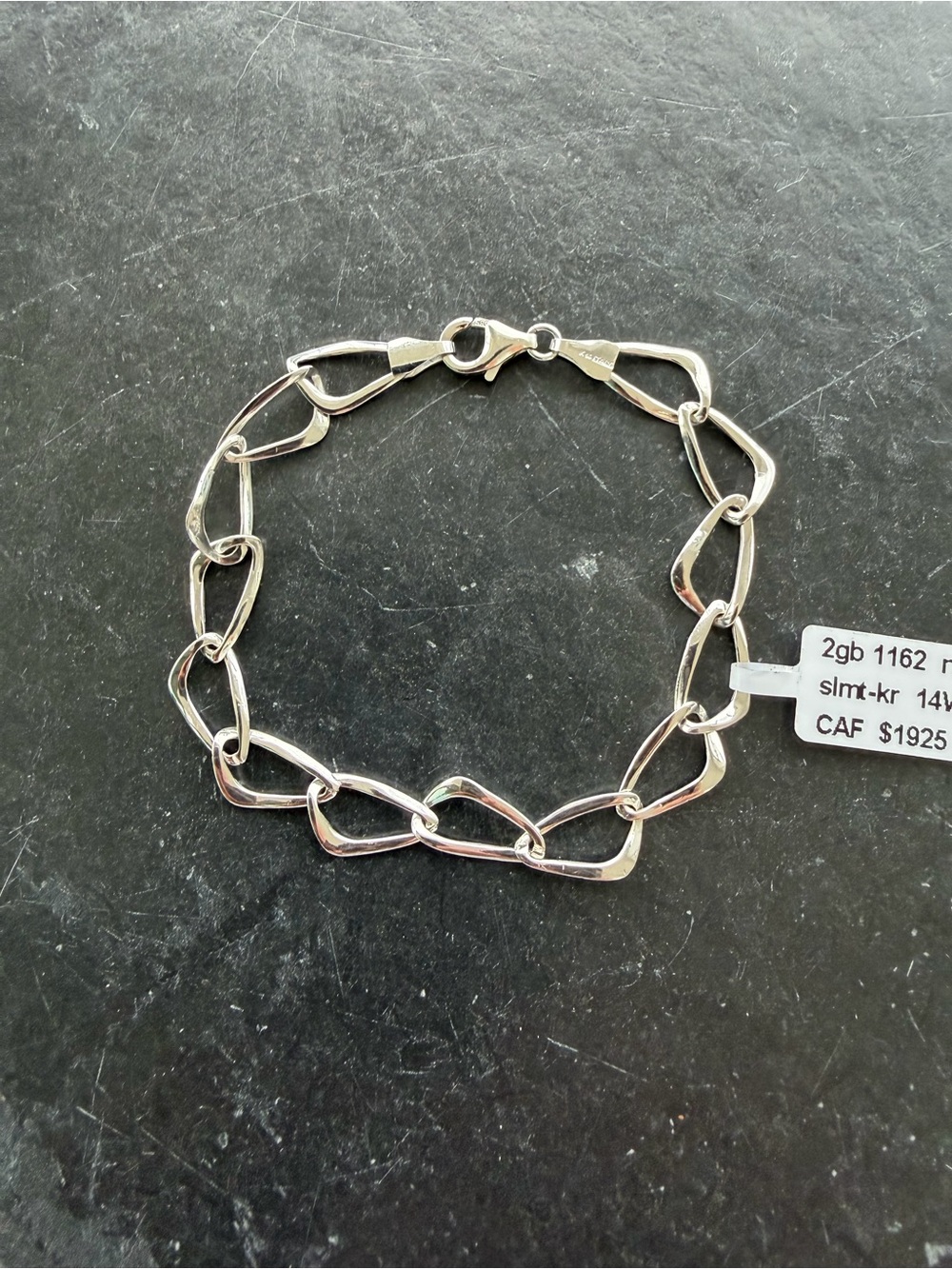 14kt White Gold Triangular Link Bracelet 7” long
Made in Italy 🇮🇹